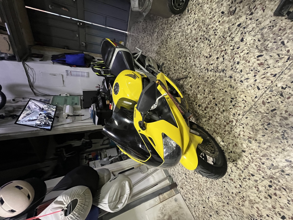 Honda CBR 929 Fireblade scatto 3