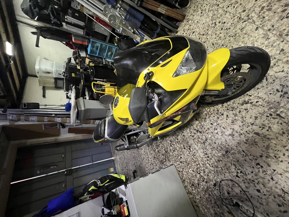 Honda CBR 929 Fireblade scatto 4