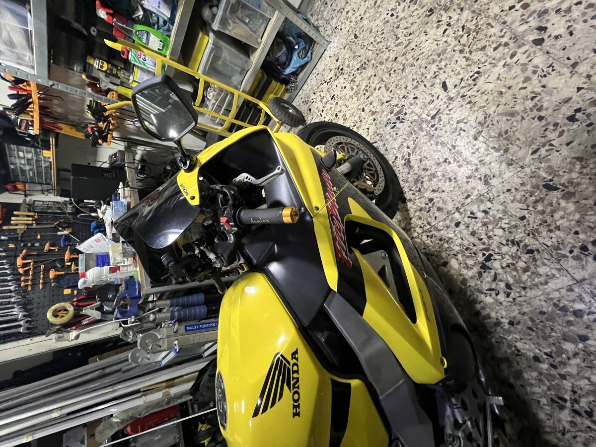 Honda CBR 929 Fireblade scatto 9