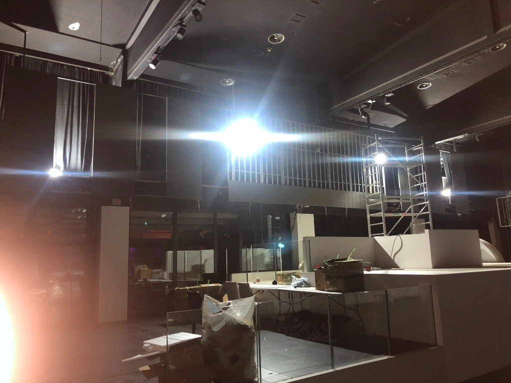 Strutture in alluminio e rigging certificato per installazione LED wall in discoteca Campania